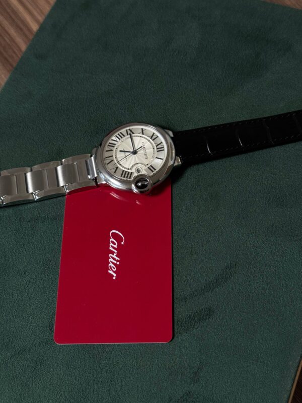 CARTIER BALLON BLEU SUIZO DOBLE EXTENSIBLE - FONDO BLANCO