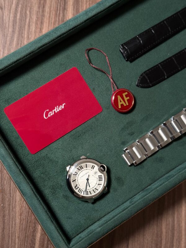 CARTIER BALLON BLEU SUIZO DOBLE EXTENSIBLE - FONDO BLANCO