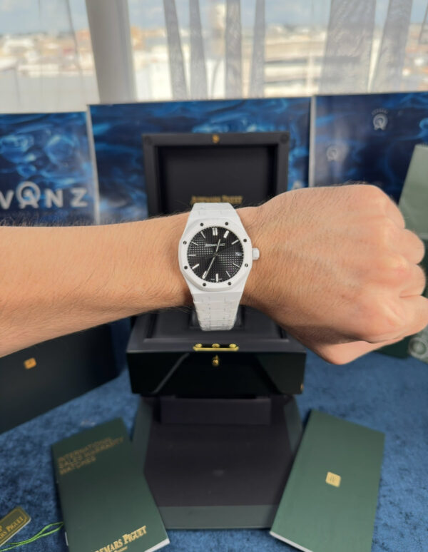 AUDEMARS PIGUET ROYAL OAK SUIZO - BLANCO FONDO NEGRO