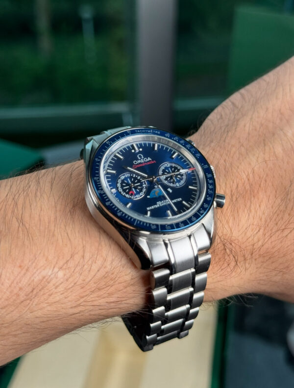 OMEGA SPEEDMASTER MOONPHASE - FONDO AZUL