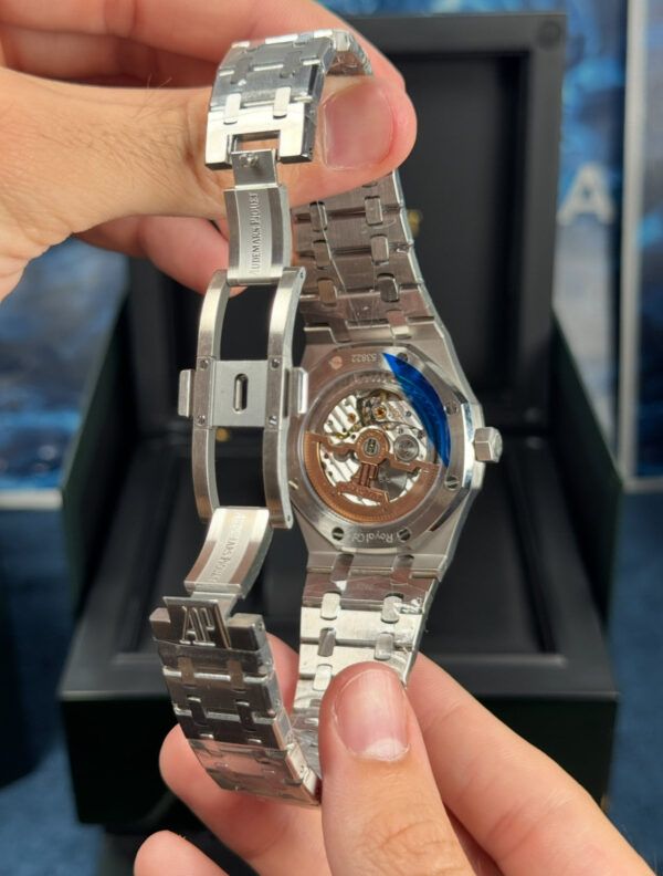 AUDEMARS PIGUET ROYAL OAK 40 MM SUIZO - FONDO AZUL