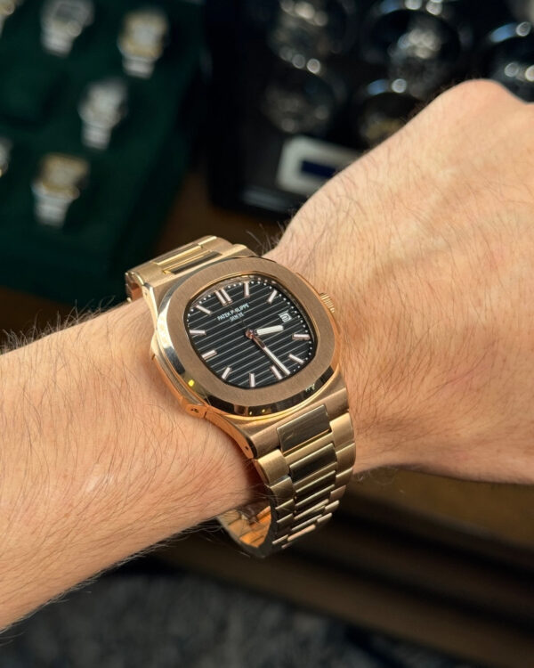 PATEK PHILIPPE NAUTILUS ROSE GOLD - FONDO NEGRO