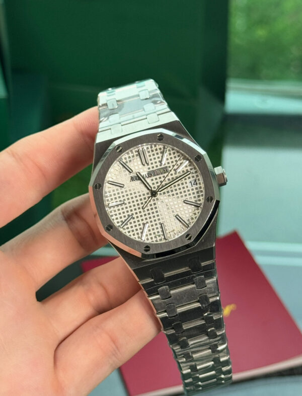 AUDEMARS PIGUET ROYAL OAK SUIZO - FONDO BLANCO