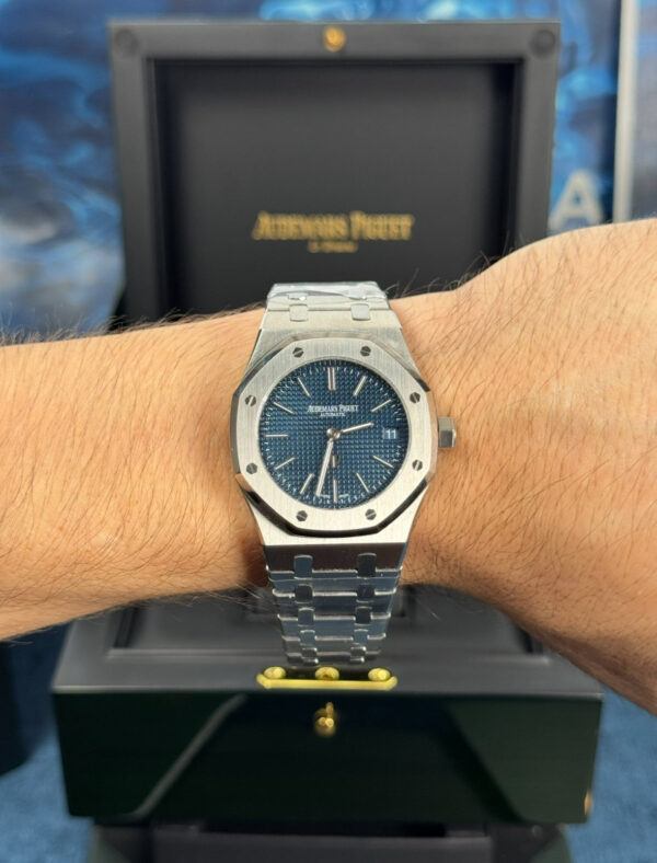 AUDEMARS PIGUET ROYAL OAK 40 MM SUIZO - FONDO AZUL