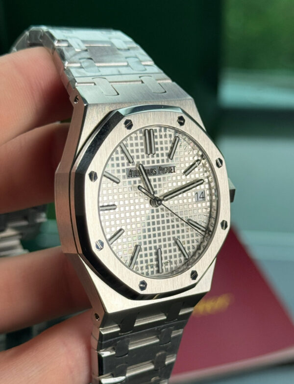 AUDEMARS PIGUET ROYAL OAK SUIZO - FONDO BLANCO