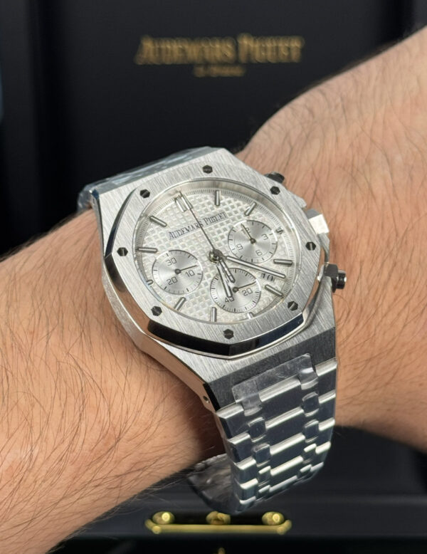 AUDEMARS PIGUET ROYAL OAK CRONÓGRAFO SUIZO - FONDO BLANCO