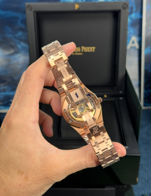 AUDEMARS PIGUET ROYAL OAK SUIZO - ROSE GOLD FONDO AZUL