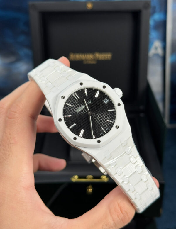 AUDEMARS PIGUET ROYAL OAK SUIZO - BLANCO FONDO NEGRO