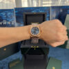 AUDEMARS PIGUET ROYAL OAK SUIZO - ROSE GOLD FONDO AZUL