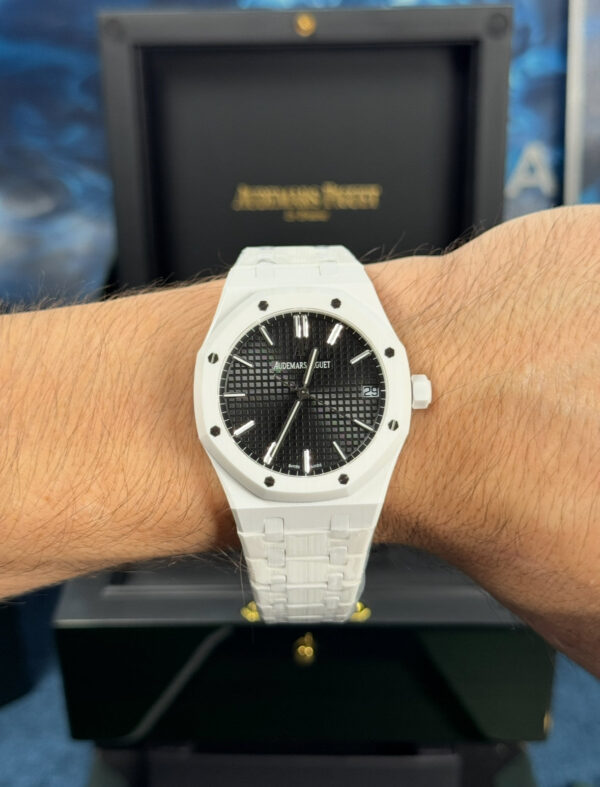 AUDEMARS PIGUET ROYAL OAK SUIZO - BLANCO FONDO NEGRO