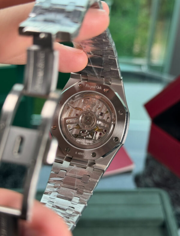 AUDEMARS PIGUET ROYAL OAK SUIZO - FONDO BLANCO