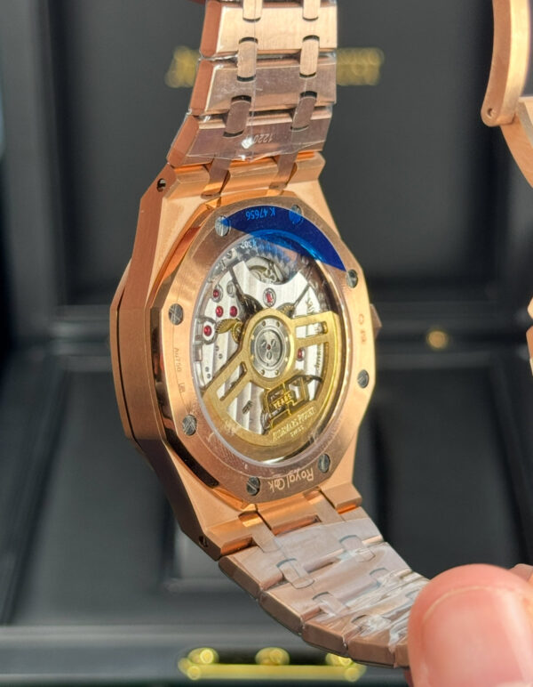 AUDEMARS PIGUET ROYAL OAK SUIZO - ROSE GOLD FONDO AZUL