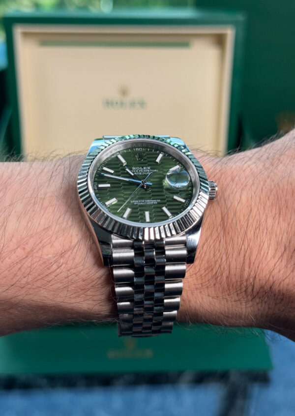 ROLEX DATEJUST 40MM SUIZO - FONDO VERDE