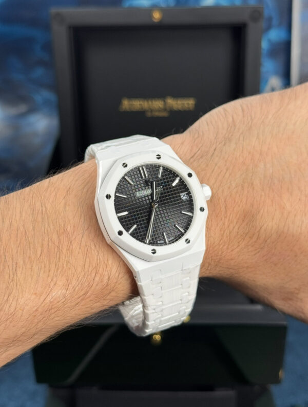 AUDEMARS PIGUET ROYAL OAK SUIZO - BLANCO FONDO NEGRO