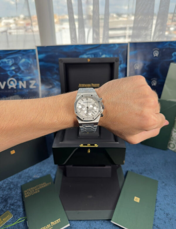 AUDEMARS PIGUET ROYAL OAK CRONÓGRAFO SUIZO - FONDO BLANCO