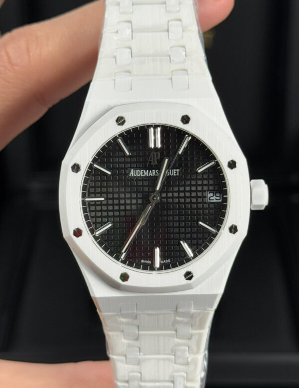 AUDEMARS PIGUET ROYAL OAK SUIZO - BLANCO FONDO NEGRO