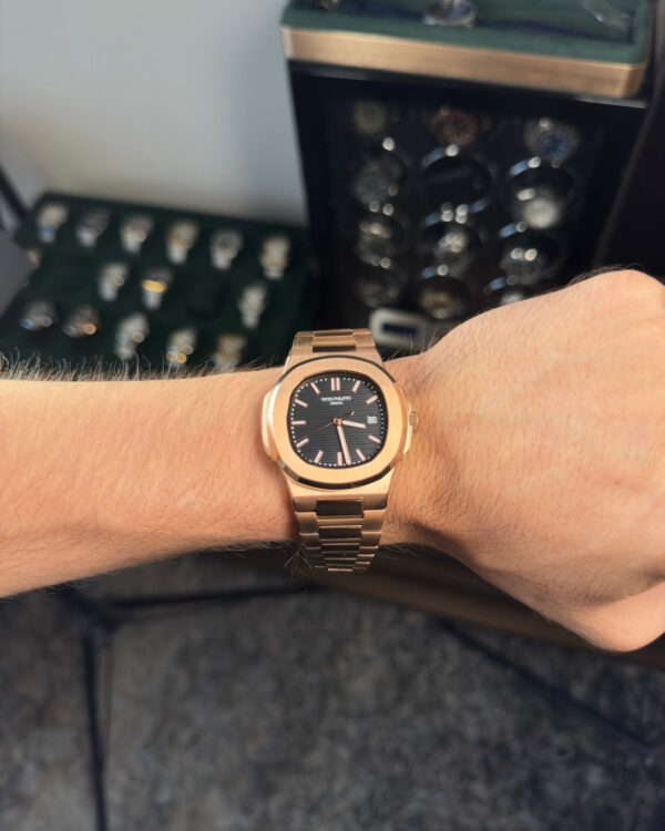 PATEK PHILIPPE NAUTILUS ROSE GOLD - FONDO NEGRO